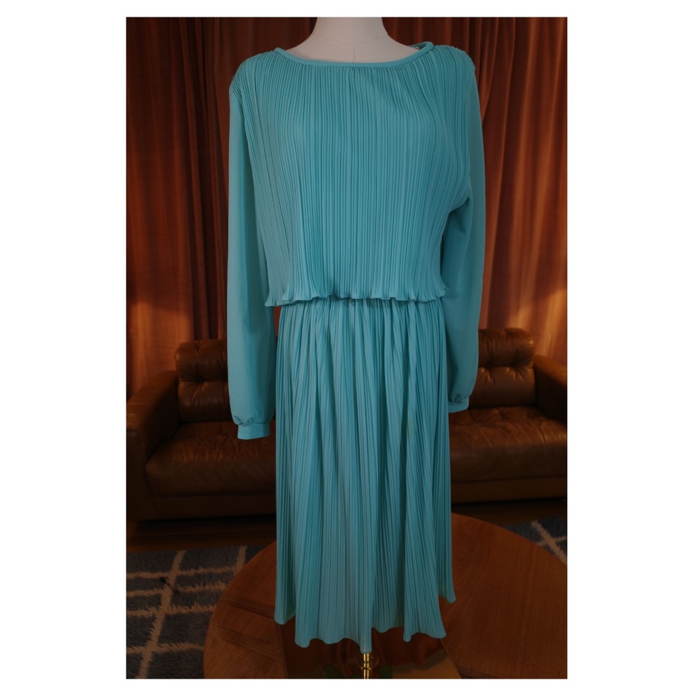 Vintage Teal Pleated Long-Sleeve Midi Dress